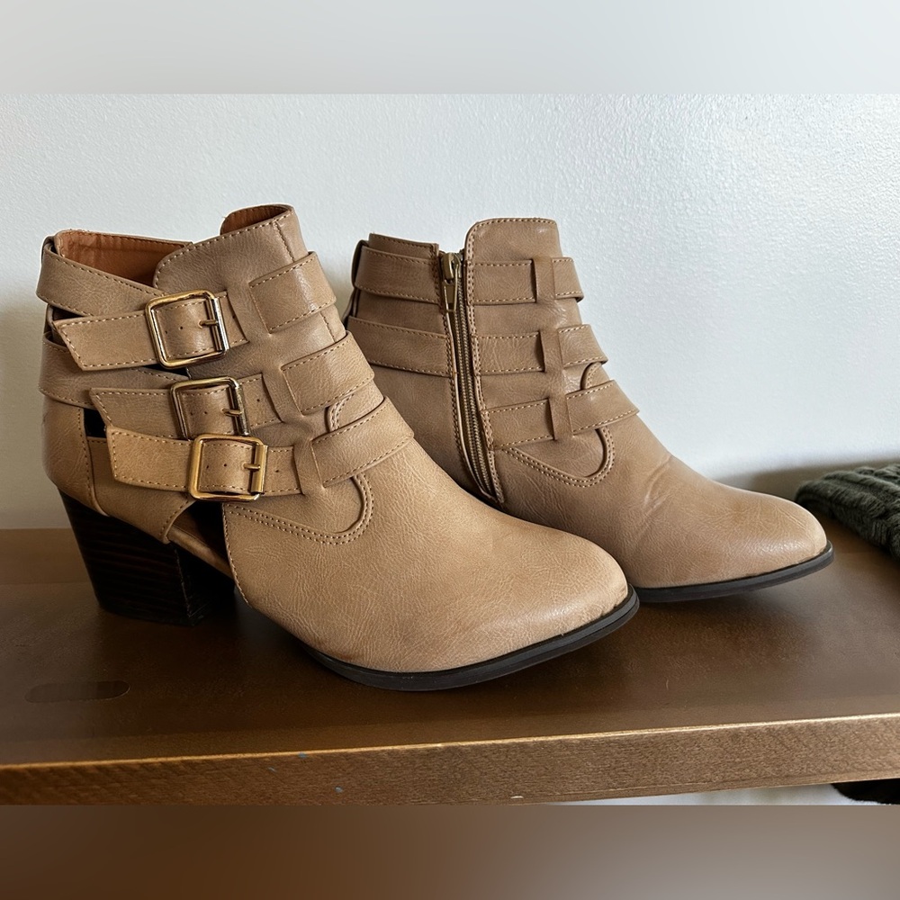 RENEEZE Tan Ankle Boots - Size 8.5 - Never Worn